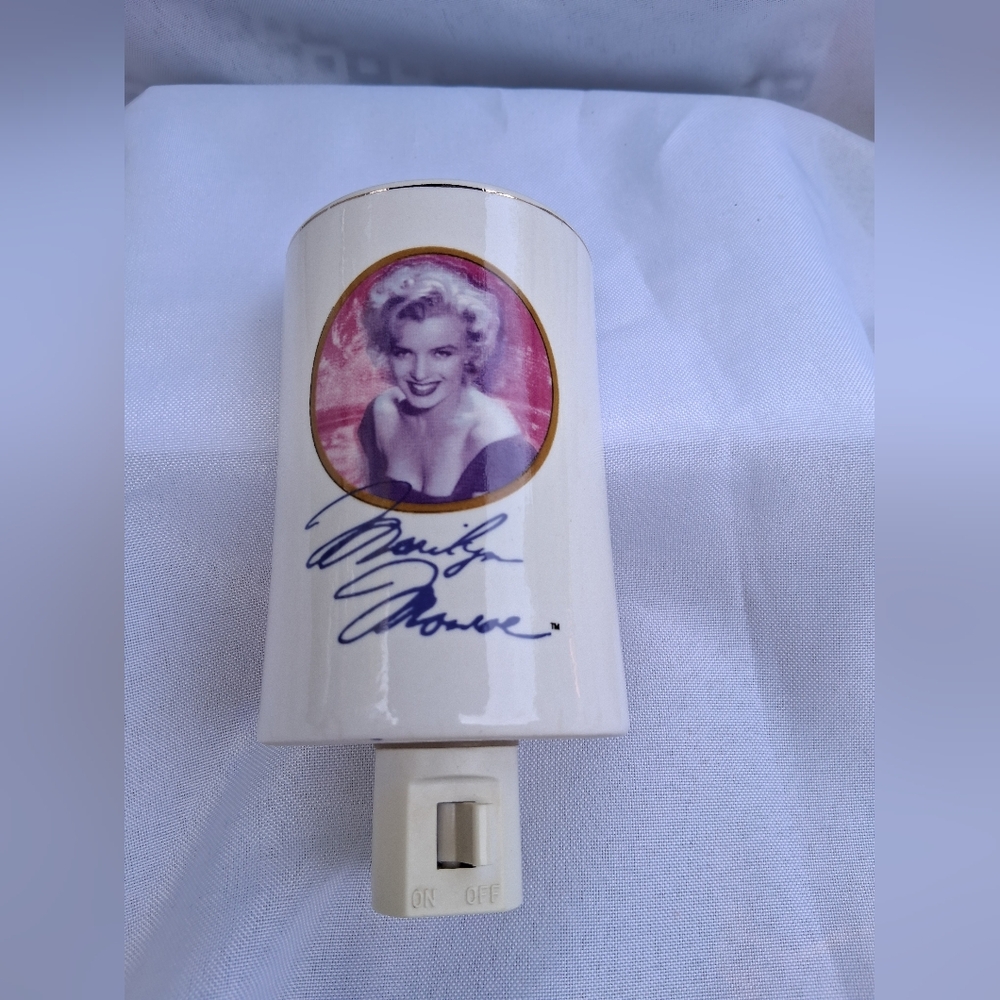 ✨ Marilyn Monroe Nightlight – Vintage Hollywood Glamour ✨